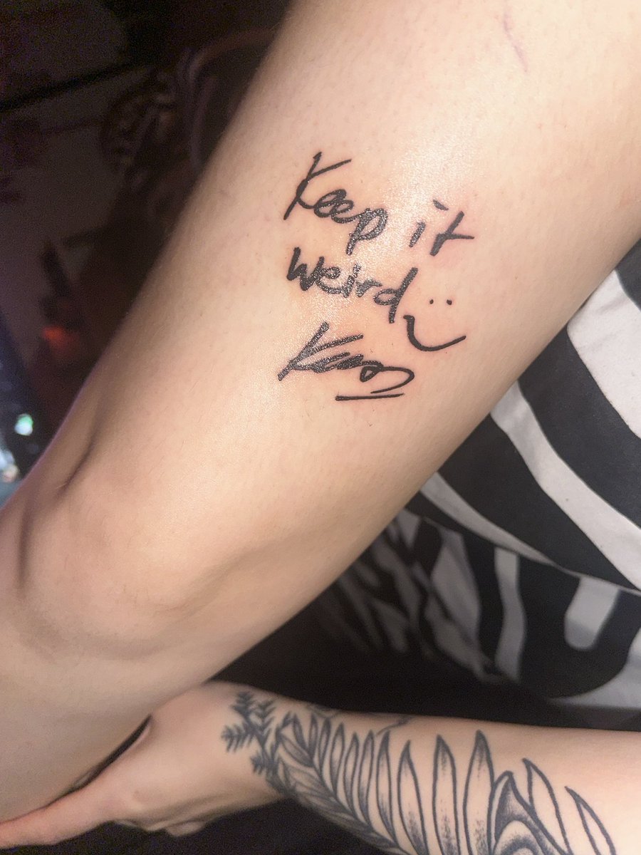 amzbrwn's tweet photo. carrying around this memory forever 💛

# kate mckinnon https://t.co/vlxvdNgFaZ