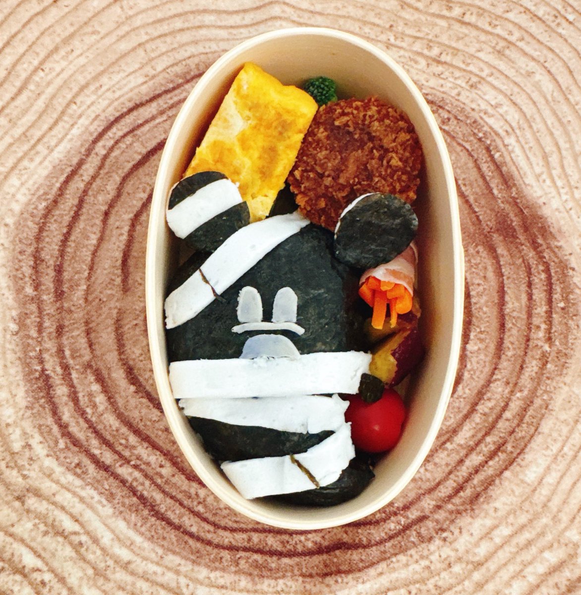 sakanatti0330's tweet photo. おばけミッキーのお弁当。
#ディズニー弁当 #ghostMickey #disneybento https://t.co/pxC3a8QLJz