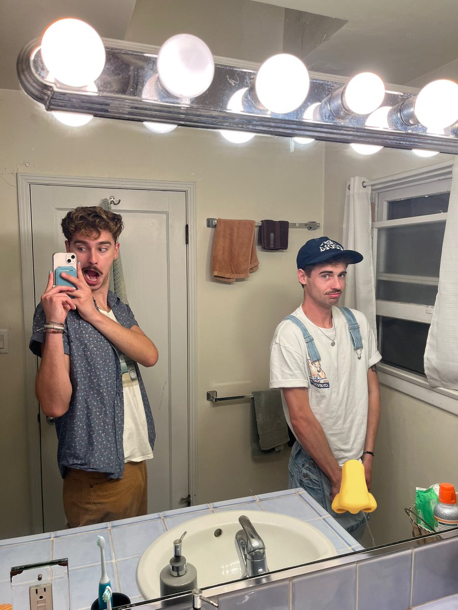 etsbretneybetch's tweet photo. Everyone wish him happy late birthday please https://t.co/frJX12IxuA