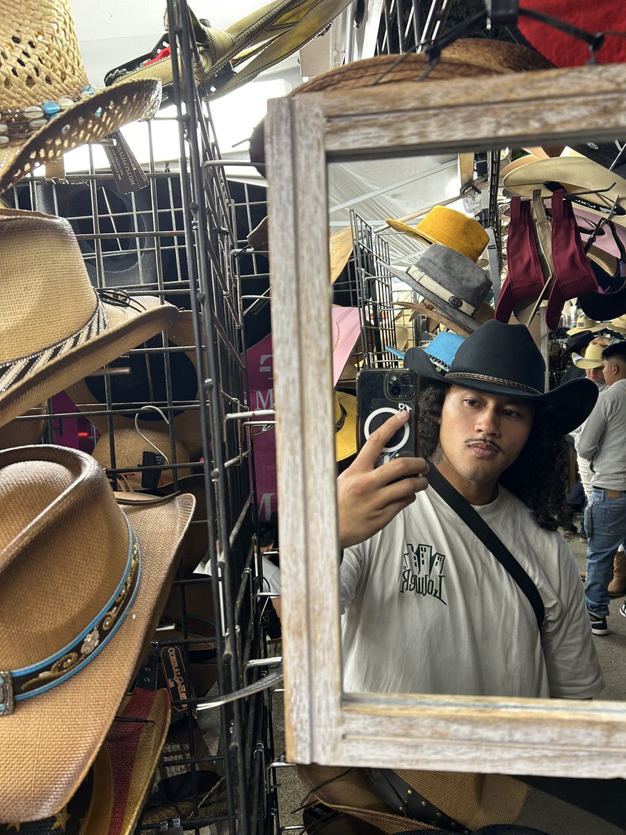 I’d definitely kill it in a cowboy fit🤠😆