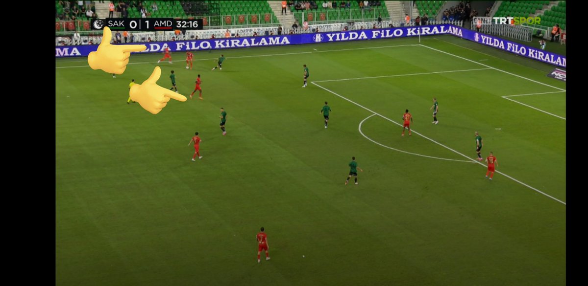 Bu takımda tek sol kanat bu ve beyni yok tam bir oç 
-ne topu sürüp tehlike yaratıyor
-3 tane pas opsiyonu olmasına rağmen beyni olmadığı için bunları düşünemiyor düşünemediği içinde atmıyor 
-sonra oyuna felix giriyor sol kanata geçiyor ve iğrenç bir performans sergiliyor👏👏