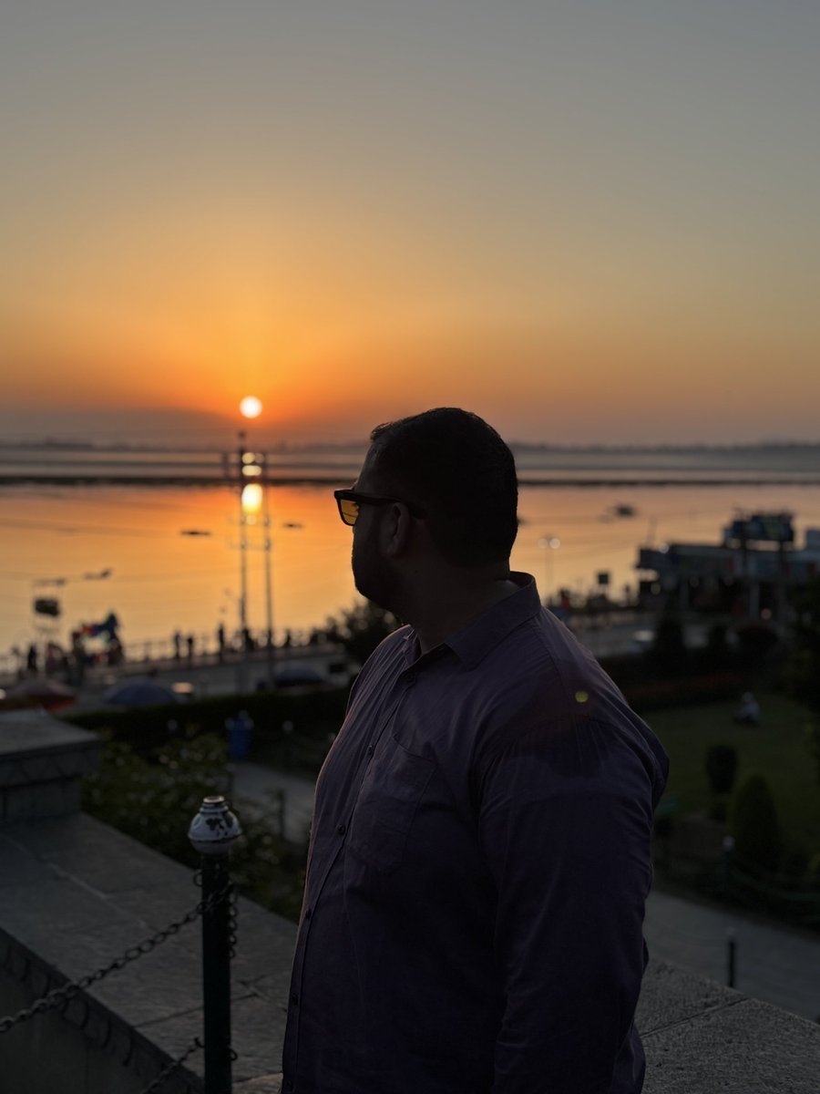 mack_maaz's tweet photo. Sunset at Nishat Garden 🏡 Srinagar, Kashmir ⛰️ https://t.co/rYXGyla304