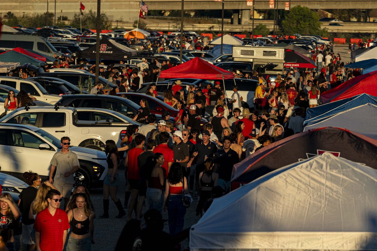To Aztec Nation, thank you for rocking with us last night! Couldn’t have done it without you! ❤️🖤

#AztecFAST 🍢 x #BeTheA1pha 🐺 x #TheClimb 📈