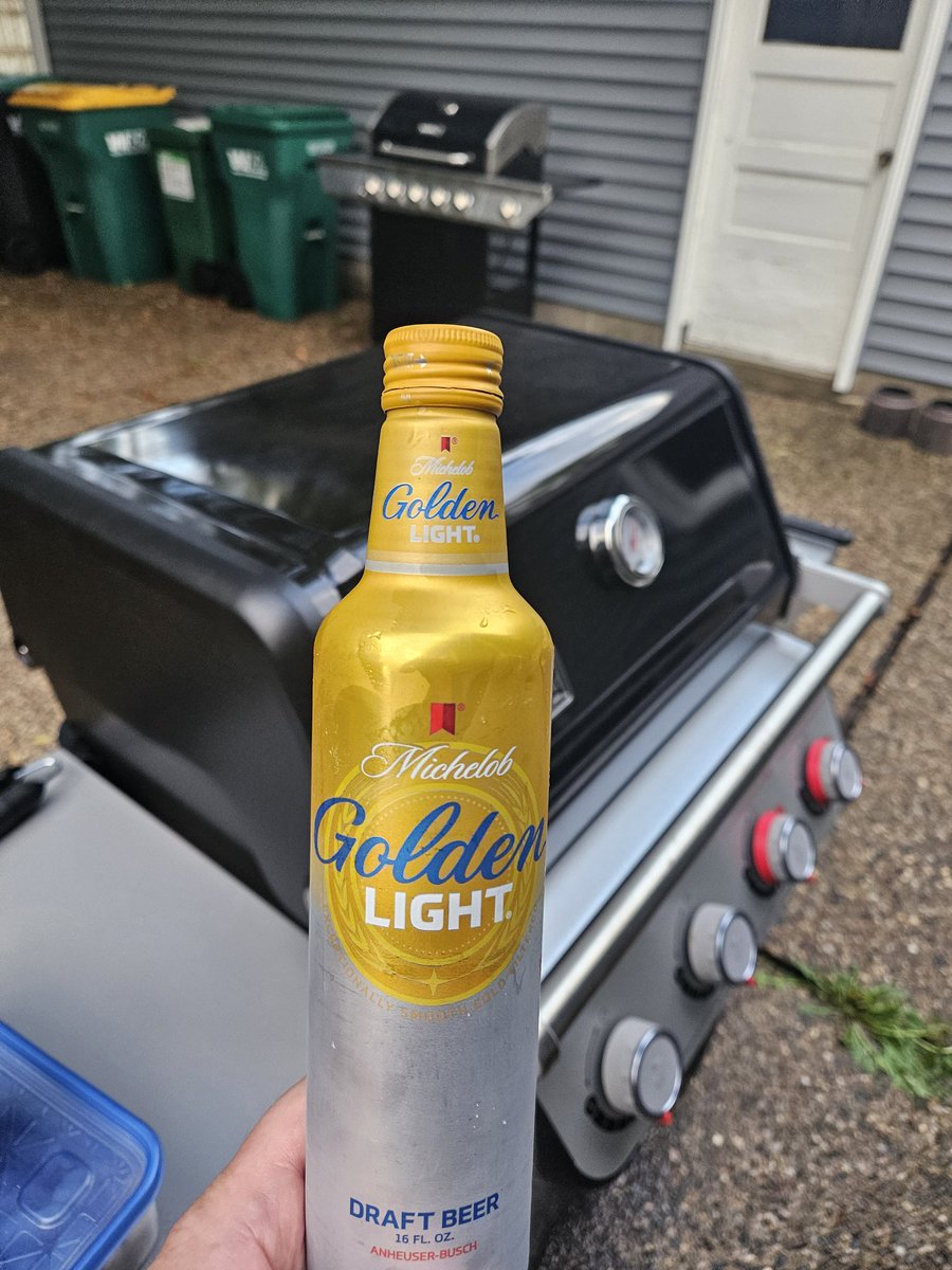 VegasInsight's tweet photo. I call this "grilling @realizzypresley style." https://t.co/2ZvLqUFs7I