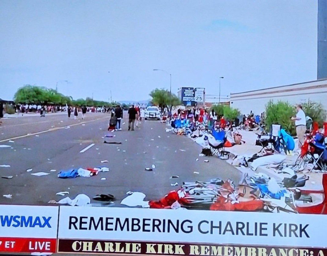 HotMoozik's tweet image. Charlie’s send-off: trash in the streets, trash at the mic.