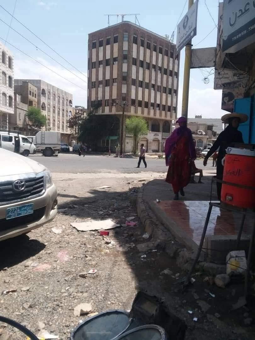 هذا المبنى في مدينة تعز كان مستشفى المستقبل، تبع أبن تهامة الشيخ أحمد صغير جبار العجيلي، بدأ جهزه قبل الحرب وبعد اندلاع الحرب ثم تحرير المدينة تم الاستيلاء عليه من قبل القيادي عبدالواحد سرحان المخلافي، وتحويل المبنى إلى سجن للأمن السياسي،  وتم نهب كل محتويات المستشفى من اجهزة