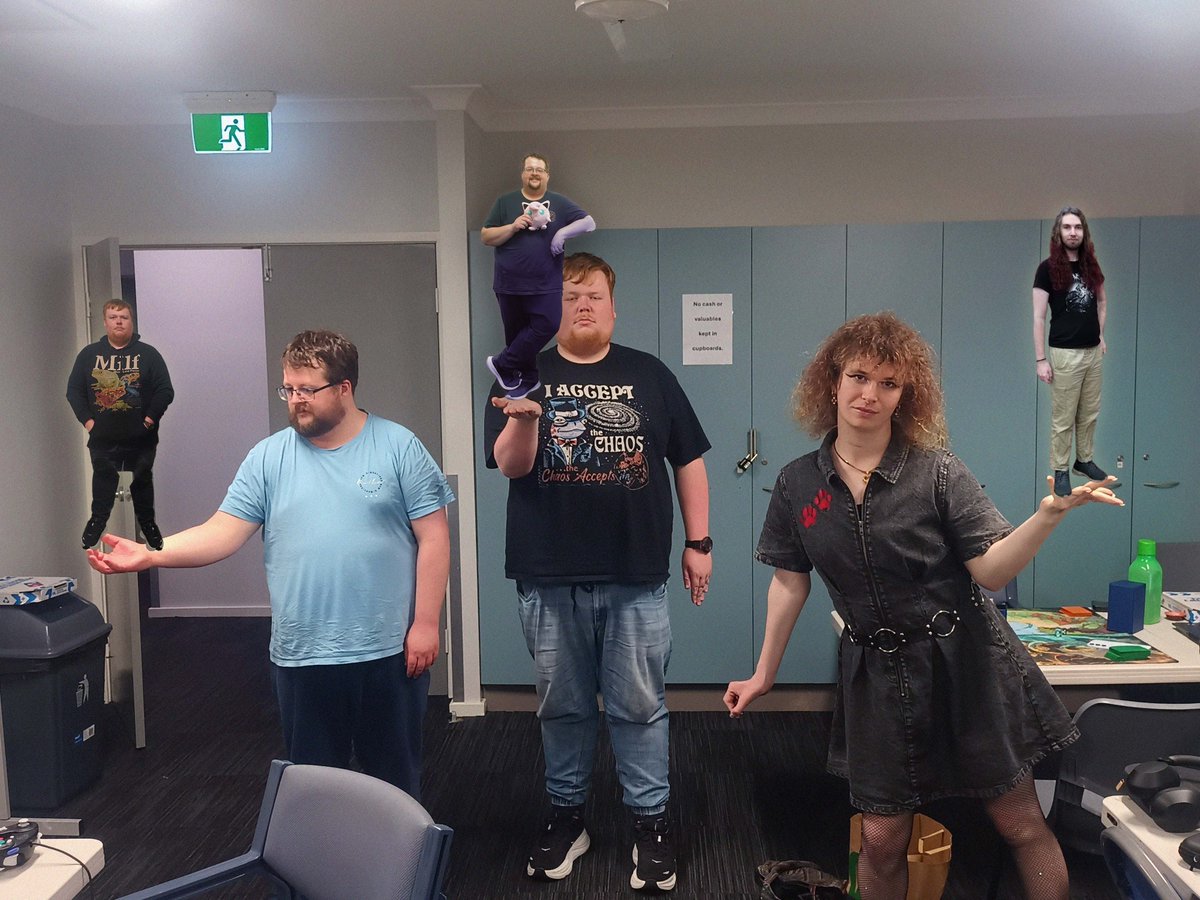 Thank you for coming to Castle Smashers 133 y'all!

1st <a href="/froggowft/">Froggo</a> (doc mario, mid)

2nd <a href="/Spike_SSBU/">Spike</a> (puff, left)

3rd Chuckstah (young link, right and small)

Bracket: start.gg/tournament/cas…

Returning next week, I hope everyone a good play outer wilds now.