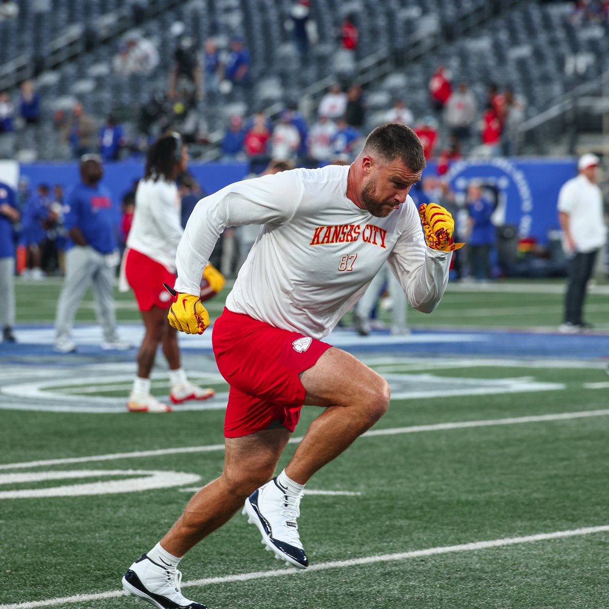Chiefs's tweet photo. Let's get it, 87 💪 https://t.co/qPOWvhCpB8