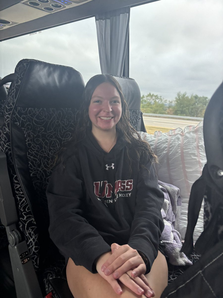 JacobRepper1's tweet photo. Kerry Balerna: “I really just love showing school spirit. I’ve always been a spirited person, so whether I’m on or off campus, repping my UMass sweatshirt is the least I can do.”
#umassmultimedia @juliaw_19 @AvaFernandez26 https://t.co/NSHAb0Fop3