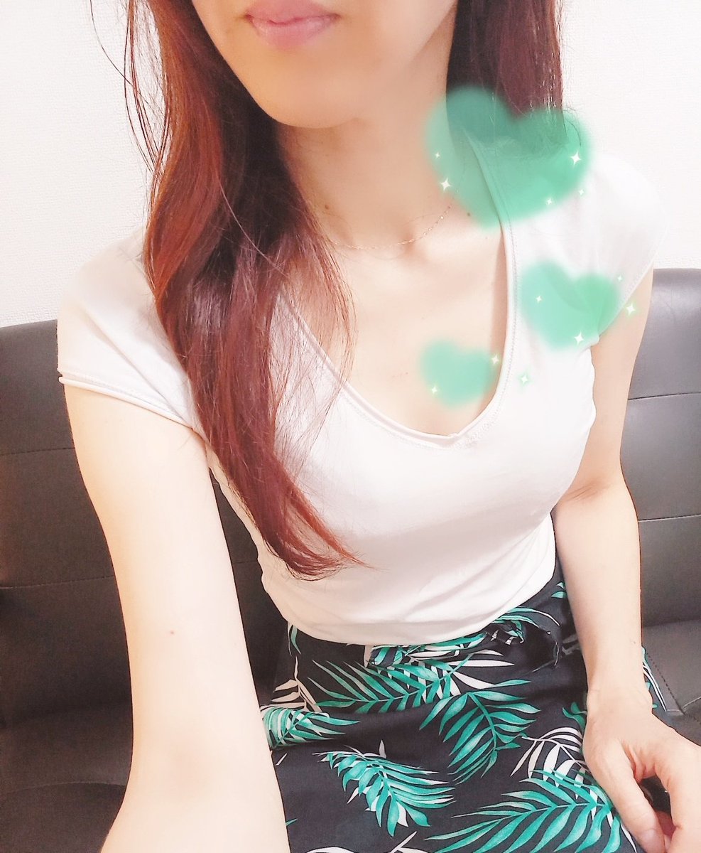 ck1sakura's tweet photo. 昨日もお時間作って頂きありがとうございます😊🈵️💛✨️髪けっこう切ったのですが💇‍♀️皆気づかない🤣やっと涼しくなってきましたね😚帰りにスーパーが寒く感じて😳💦鍋食材を買いました🍲♨️

つぎは水曜お待ちしています👋🌸 https://t.co/f5W5wub5dL