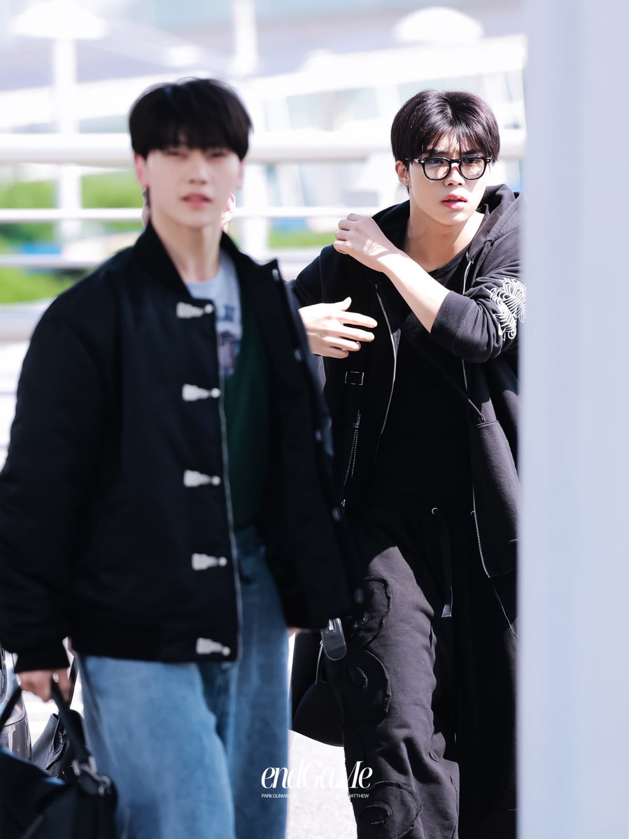 ENDGAME52's tweet image. 250918 ICN 🛫

📸

#박건욱 #석매튜 #맽박즈 #PARKGUNWOOK #SEOKMATTHEW  #MATTPARKZ #パクゴヌク #ソクマシュー #メッパクズ #ZEROBASEONE    #제로베이스원 #ZB1