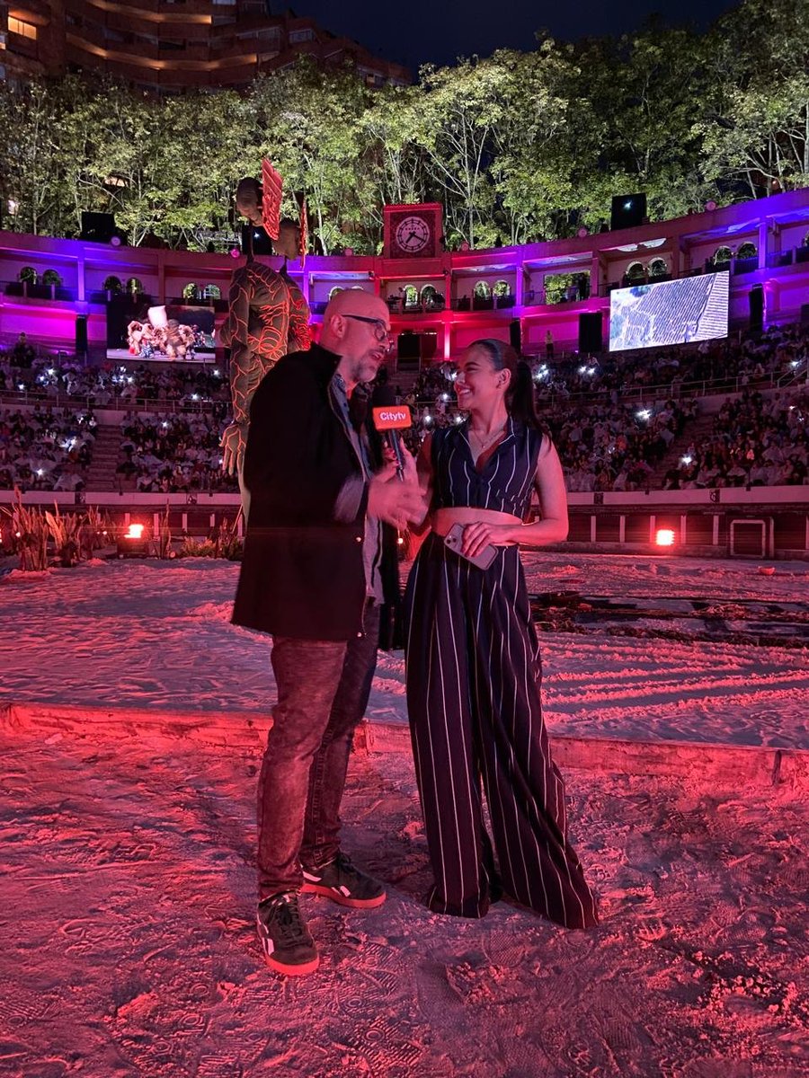 santitrujillo8's tweet photo. Tercer lleno total en la Plaza Santamaría con la Casa Común.  Estos días Bogotá ha vivido algo mágico: después de muchos años el alma de la ciudad volvió a tocar el alma de los Bogotanos y el alma de los Bogotanos volvió a sentir el alma de su ciudad. BOG25 #CulturaBogota https://t.co/k2BpHZmpGj