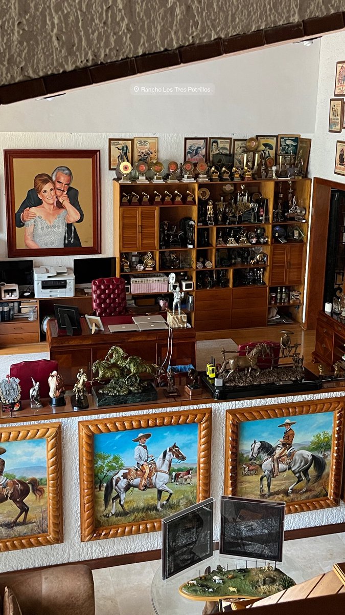luis_cuevas's tweet photo. Este fin tocó conocer la casa del más grande, su rancho, su estudio y un poco más de su historia 🙌🏽 #Chente https://t.co/zzo7kGYPmE