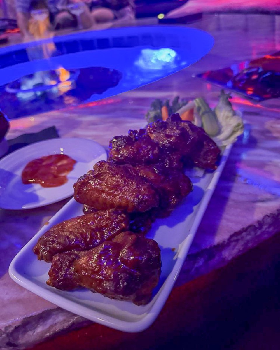 Everything tastes better by the firepit. 😉🔥
.
.
.
📸: Kayla N.