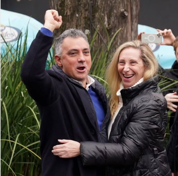 chau chau Alarma en libertad avanza en el Conurbano aumenta la rebelión de los concejales libertarios contra Pareja y karina. Se están bajando de las listas y en la Primera seccion lo quieren al Nene Vera afuera. se desarma todo y entregan los municipios al massismo y kicillof