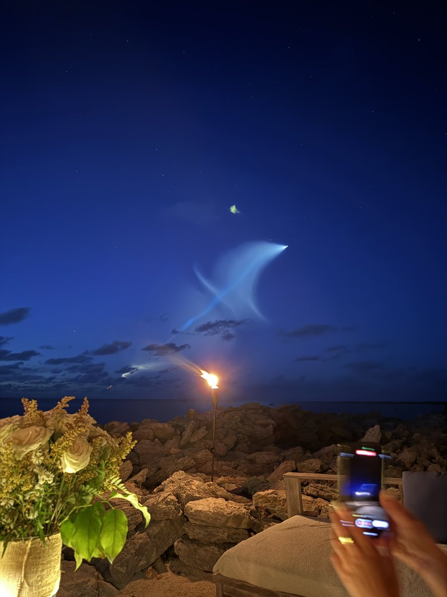 Just accidentally witnessed a <a href="/SpaceX/">SpaceX</a> <a href="/Starlink/">Starlink</a> launch and I am blown away. Space is the future. To Mars 🚀 <a href="/elonmusk/">Elon Musk</a>