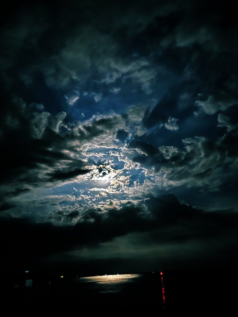 Cr35c3nt31una's tweet image. Per il mondo sei solo una persona, ma per me, sei tutto il mondo🌏
#BuonanotteATutti 
#Dreaming2025
#MoonVibes