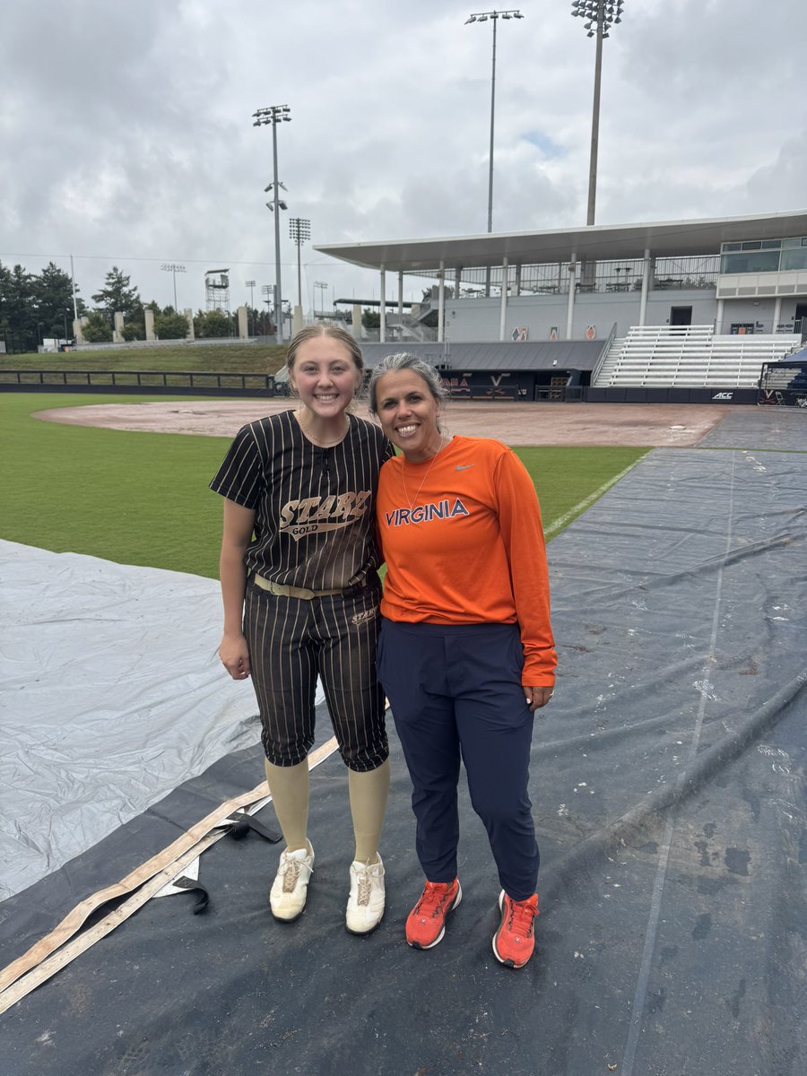 BellaGoding27's tweet image. Palmer Park never disappoints. 🙏 @UVASoftball for having us 🖤💛today! Taking away great tips that will be implemented into my practices and future games. WAHOO 🧡💙 @StarzGold @StarzGold_16u @CoachBrandon24 @Coach_Jo4444 @JamieAllred24 @CoachTylka @coachdeedeeh