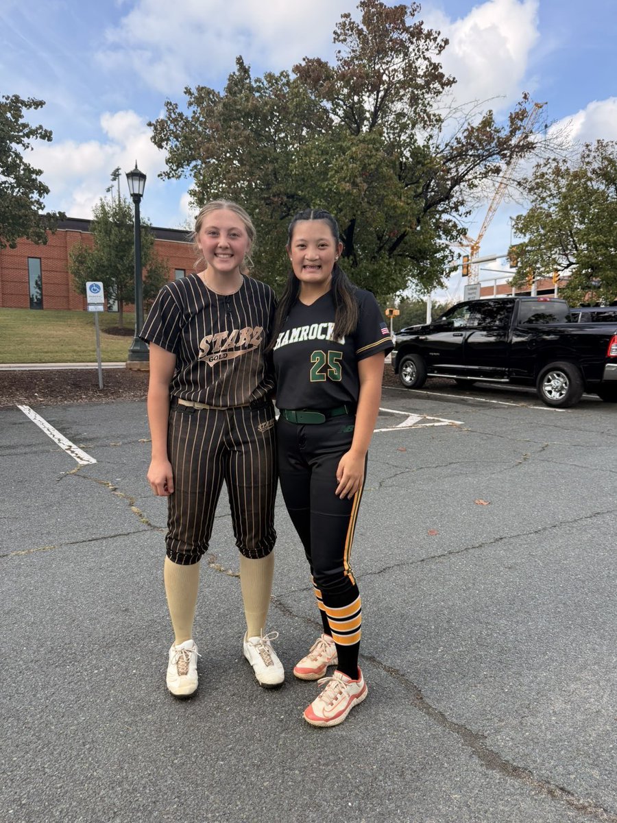 BellaGoding27's tweet image. Palmer Park never disappoints. 🙏 @UVASoftball for having us 🖤💛today! Taking away great tips that will be implemented into my practices and future games. WAHOO 🧡💙 @StarzGold @StarzGold_16u @CoachBrandon24 @Coach_Jo4444 @JamieAllred24 @CoachTylka @coachdeedeeh