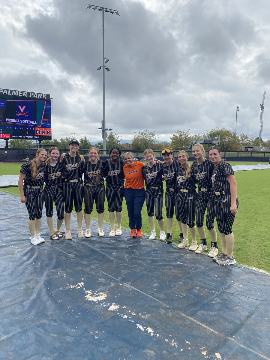 BellaGoding27's tweet image. Palmer Park never disappoints. 🙏 @UVASoftball for having us 🖤💛today! Taking away great tips that will be implemented into my practices and future games. WAHOO 🧡💙 @StarzGold @StarzGold_16u @CoachBrandon24 @Coach_Jo4444 @JamieAllred24 @CoachTylka @coachdeedeeh