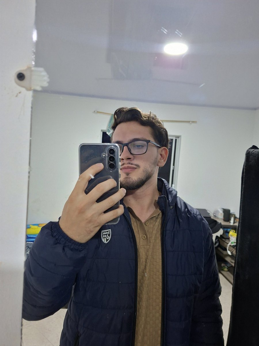 kisstghost's tweet photo. #NuevaFotoDePerfil https://t.co/YJEXA1VvJz