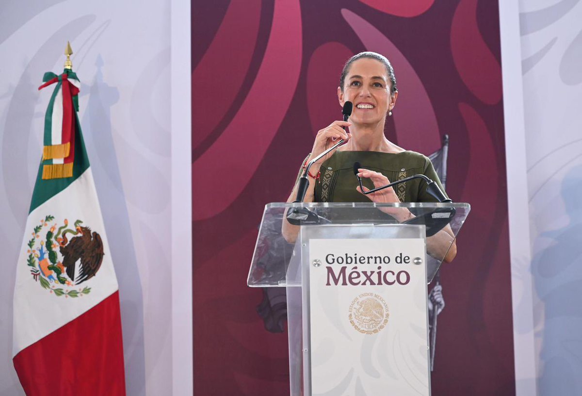 marathb's tweet image. Acompañé a la Presidenta @Claudiashein en el cierre de los eventos de este fin de semana en su gira con motivo de su Primer Informe Gobierno.
En #QuintanaRoo, nuestra Presidenta reiteró su compromiso con la política salarial de los Gobiernos de la Transformación: continuar con…