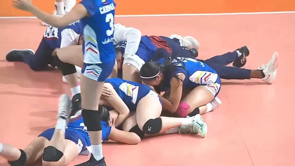 CAMPEONAS SUB-17🇻🇪🏆

La selección venezolana de volleyball consigue BARRER a la bicampeona Brasil para alzarse con el Campeonato Sudamericano de la categoría.

🇻🇪25-22🇧🇷
🇻🇪25-14🇧🇷
🇻🇪25-22🇧🇷

Ya están clasificadas al Mundial