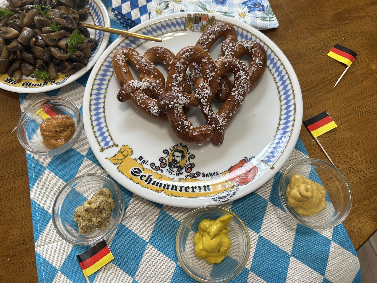 FoodStringer's tweet image. Ein Prosit! Wishing everyone a very fun-filled and scrumptious Oktoberfest season!