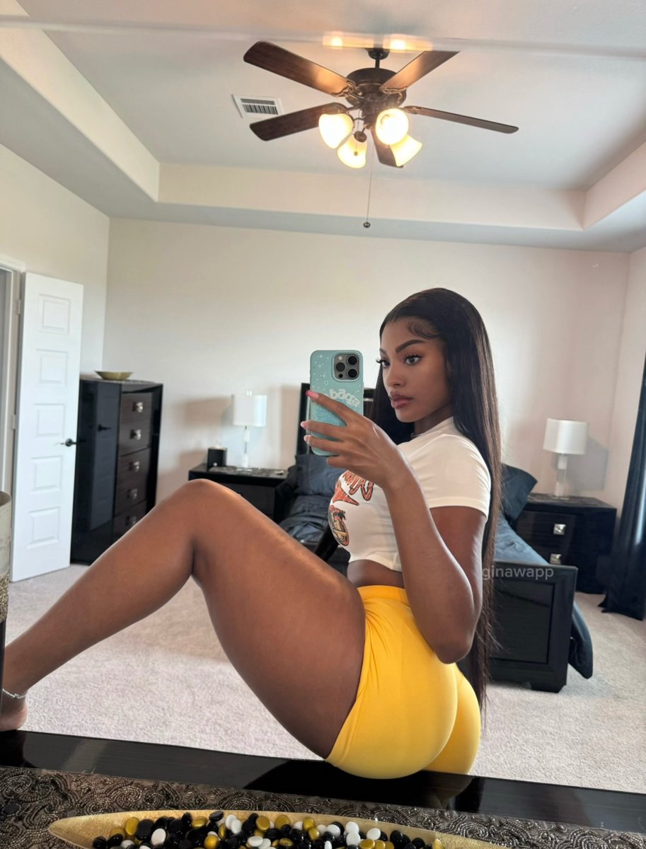 GinaWap_'s tweet image. Say 'hi' to get a special surprise in dms 🍒