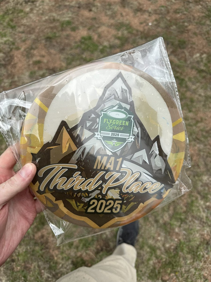 Played a big tournament up in the mountains this weekend 👀 

Super pretty course! And pulled out 3rd.