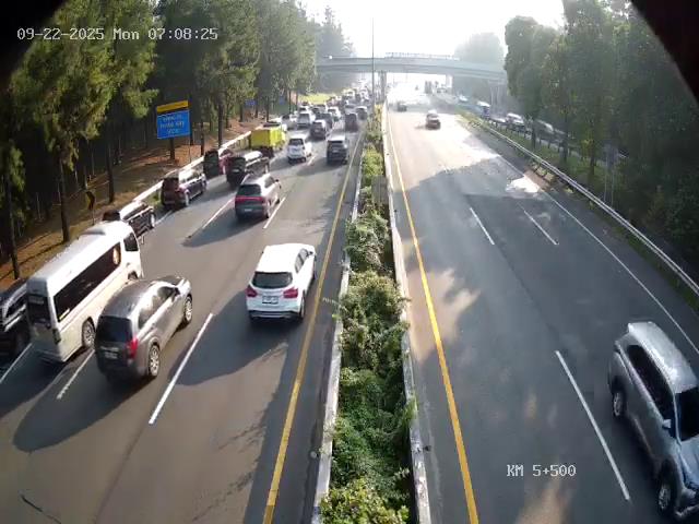 infotolbsd's tweet image. 07:13 WIB lalin menjelang Gerbang Tol Utama Pondok Ranji arah jakarta merayap imbas Volume lalin untuk arah sebaliknya lancat tertib saat berkendara dan  jaga jarak aman anda.@TMCPoldaMetro @RadioElshinta @NusantaraInfra
