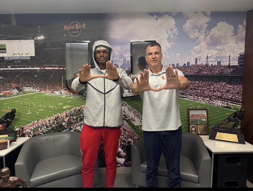 Listen Listen Listen… I love Miami🙌🏾🙌🏾💚🧡<a href="/coach_cristobal/">Mario Cristobal</a> <a href="/MiamiHurricanes/">Miami Hurricanes</a>