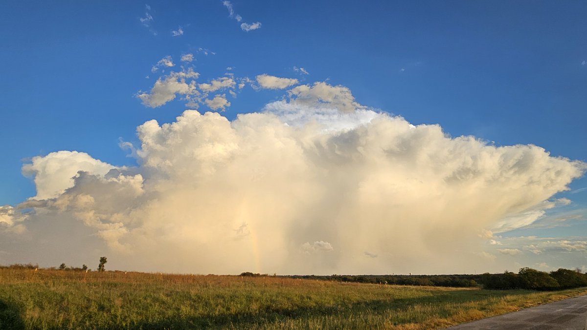 Omg. CRISP backside of left-split supercell east of Ardmore, OK #okwx #wxtwitter #wxX