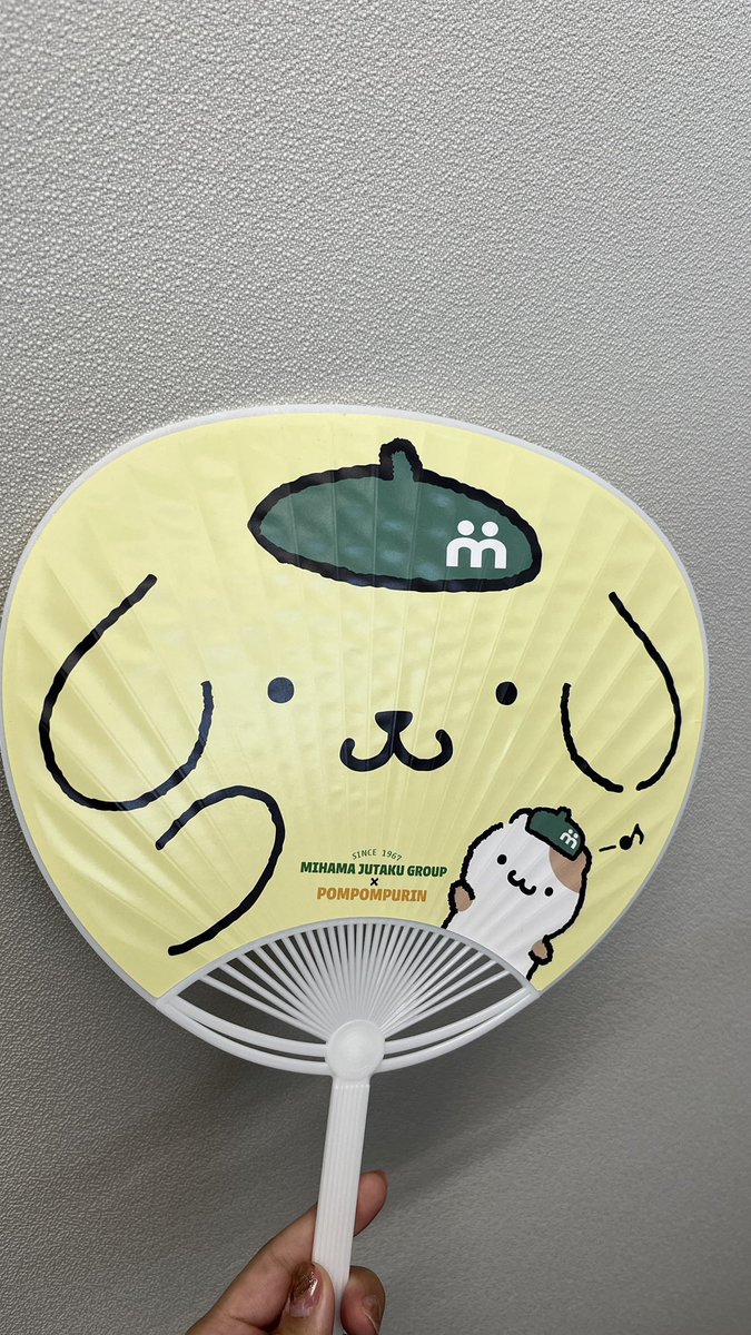 くらわんか花火大会でポムポムプリンのうちわを配布していました