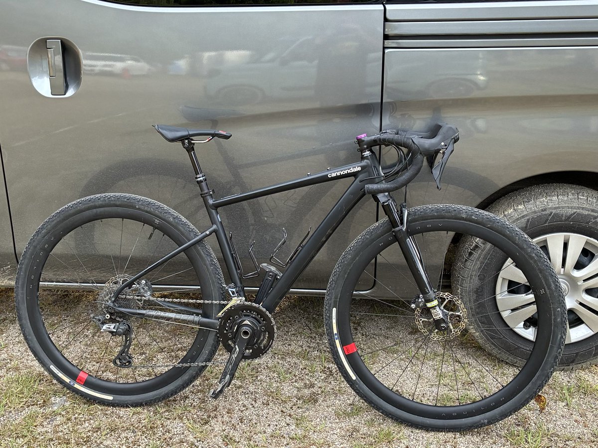 s_kenbo's tweet photo. せっかくなので王滝の機材紹介✨
フレーム:CANNONDALE/Topstone  aloy
シートポスト:SHIMANO PRO/DISCOVER ドロッパーポスト70
サスペンション:ROCKSHOX/Rudy40mm
ホイール:P&amp;P COMPONENTS/AQUILON
コンポ:GRX 810 46/32
タイヤ:GRAVEL KING X1 前後45C
インサートあり
完成車16万のフレーム、速いぞ！ https://t.co/sFkSyZkcSF