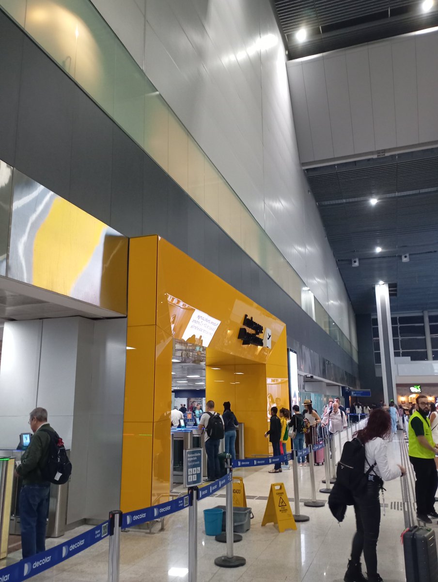 parseemzhs's tweet image. - JAPAN THREAD -
Currently boarding rn! I'll have a connection to the USA also
this is so weird because like. oh my man its actually happening rn