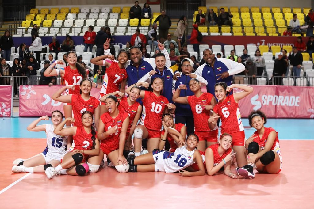 ORGULLO VENEZOLANO 🇻🇪

Medallistas de Oro 🏅 del Sudamericano U-17 y clasificación al Mundial.

8 meses de arduo trabajo para conquistar lo que era solo un sueño.