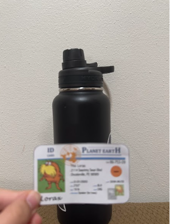 HalaAlmugh24037's tweet photo. I use a reusable water bottle to reduce plastic waste and pollution. #apesintro @franklinlorax https://t.co/jdJuPH5NvF