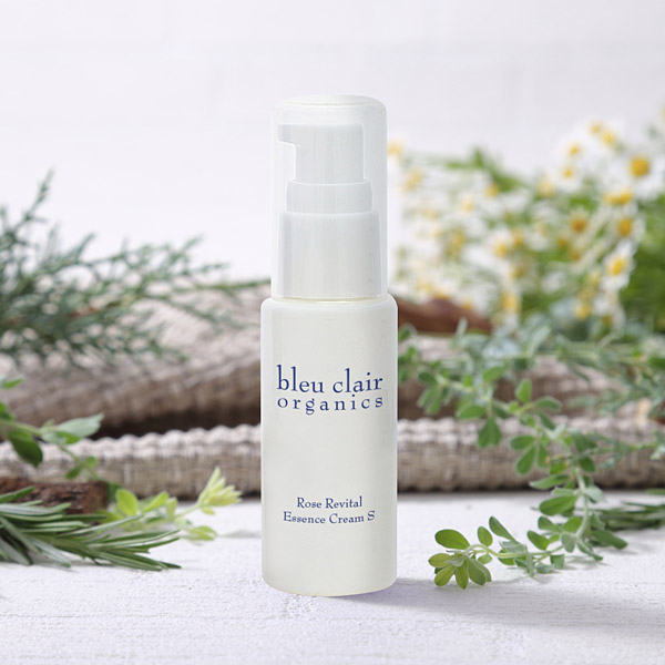 bleu_clair's tweet image. ローズリバイタルエッセンスクリームＳblcl.jp/products/detai…をリニューアルしてお届け開始。4つのヒト型セラミド（セラミドEOP 、 セラミドNS/NG 、 セラミドNP 、…