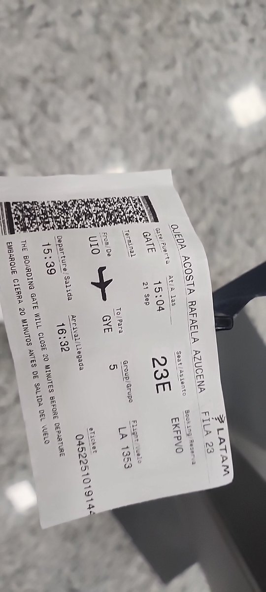 monyvaca's tweet photo. @AeropuertoUIO  el vuelo  de LATAM  LA 1353 de la 15:39 Quito - Gye fue cancelado. Son las 19h05 y son incapaces de entregar la maleta de mi madre, de la 3era edad y diabética , alli tiene su insulina. Ni la aerolínea ni el personal de Quiport solucionan nada. Pésimo servicio https://t.co/xxAyZoMA5z