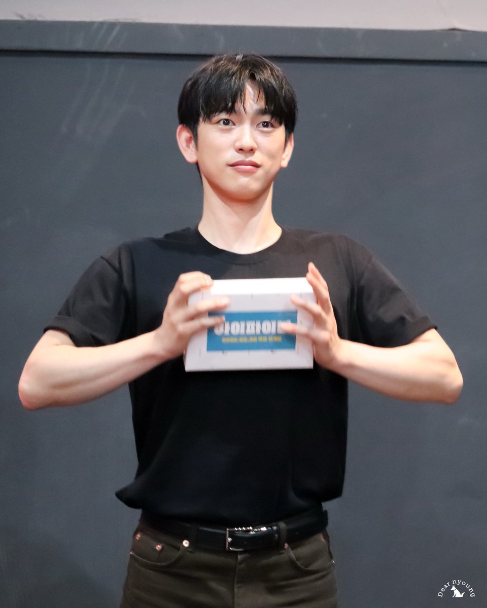 25.06.08 하이파이브 무대인사

진영이는 옆 얼굴도 예뻐요 ｡:+*.゜

#하이파이브 
#Jinyoung #진영 <a href="/JINYOUNG/">박진영</a> 
#갓세븐 #GOT7
#해피녕데이
#DiveInto31WithJinyoung
