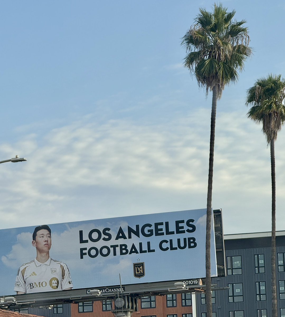 charlie (@stoppassingback) on Twitter photo 