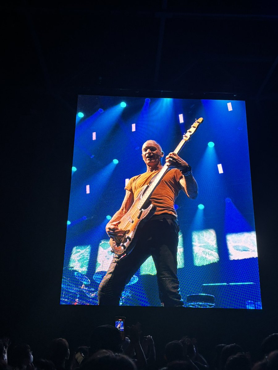 furusho_'s tweet photo. 【STING】
6年振りの福岡でのライブ。ポリスでデビューした頃から聴いている。もうすぐ74才とは思えぬ歌声。MC、休憩なしで歌い続けるスタミナ。親日で知られるスティングは、23日からシンガポール。アジア〜欧州へ世界ツワーは続く。お仕事頑張るぞ💪 #マリンメッセ福岡 #STING #STING3.0 https://t.co/EQ9oo5UvAh