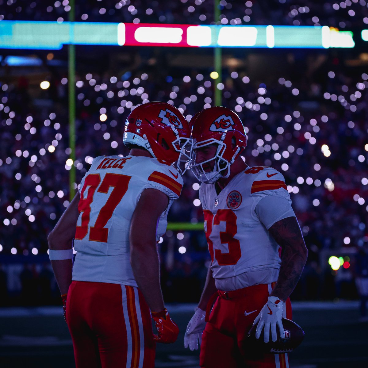 Chiefs's tweet photo. Sunday night lights 🏟️ https://t.co/fOFkiO1BiB