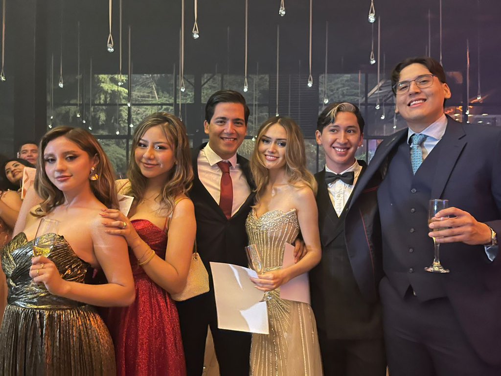 llorando toda la tarde porque me cayó el 20 que ya no los veré en polakas, no más chocolatines, no más papas sol
gracias a polakas por ayudarme a conocer gente tan cálida :(