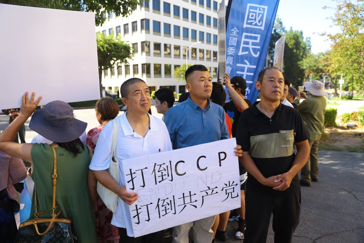 声援胡洋、张雅笛及所有因言获罪者。
中共以恐惧维系统治，监控跨境言论，海外留学生也可能被波及。
真正脆弱的政权才惧怕真话，因为自由声音能穿透铁墙。
请与我们一同站出来，对抗恐惧，一个健康的社会不应该只有一种声音，
我们要求言论自由，结社自由，信仰自由，人身自由……