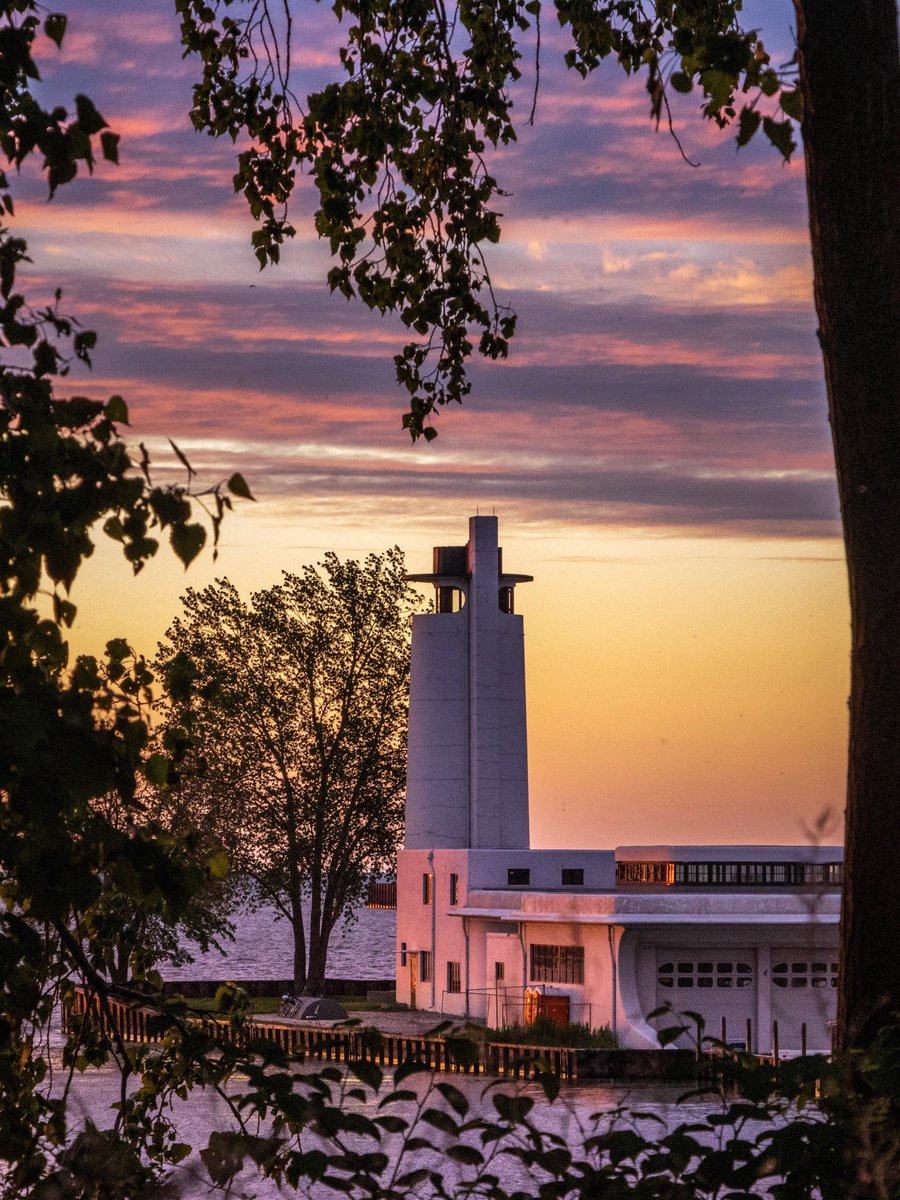 MikeACollier's tweet image. Built in 1940 and decommissioned in 1976, the historic Whiskey Island Coast Guard Station is one of just two “Streamline Moderne” structures ever built in Cleveland, the other being the still-standing Greyhound bus terminal on Chester Avenue.