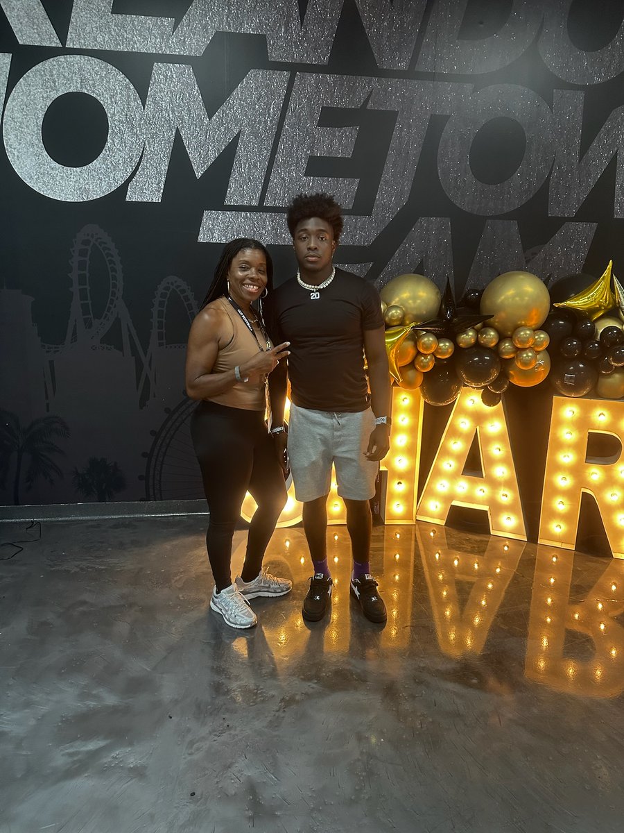 dynasty61996's tweet photo. Just 🏈 mom stuff‼️🥰 Nothing but God..🙏🏾🙏🏾🙏🏾💞♥️💕❣️💘
#Boymama 
#FootballisLIFE
#Myboys
#AGTG
#TGBTG
#GradBall https://t.co/vYYsTZPxtY