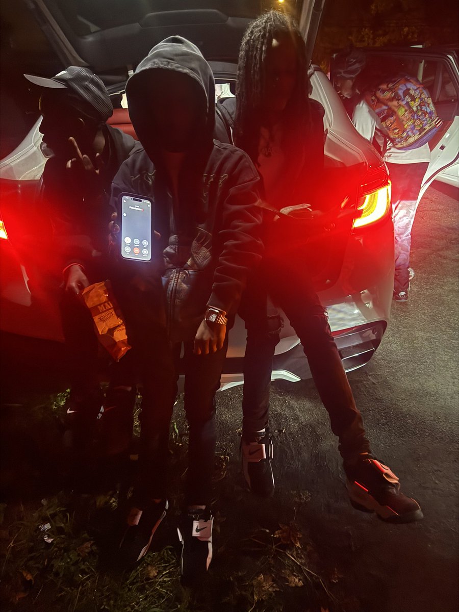 24hrsget2it's tweet photo. Yk we hadda come trim for bro shyt FreeVonFreeC1LLDM💯💯‼️‼️#BabyAzaela otw https://t.co/0XKBna4MNr