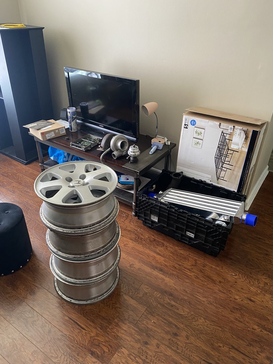 dumpster_ramen's tweet photo. I’m building race cars out of my studio apartment #wellfindaway https://t.co/2KDPN7flFI